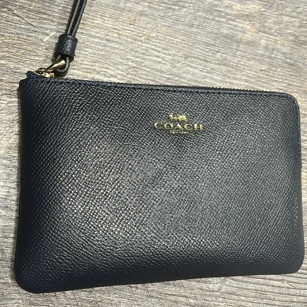 Coach corner zip